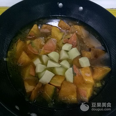 南瓜燉土豆,南瓜燉土豆的做法