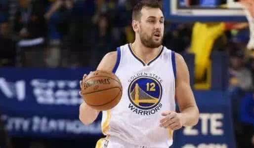 nba有哪些人近视(原来这5位球员有高度近视，詹皇投篮靠感觉，1人有失明的威胁！)