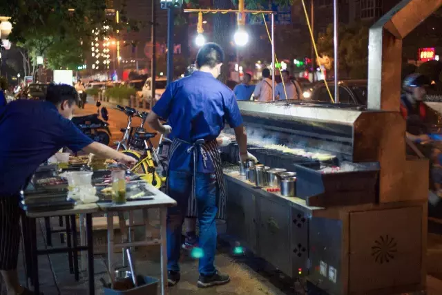 武汉南湖哪里宵夜看世界杯(南京十四条宵夜街美食地图！)