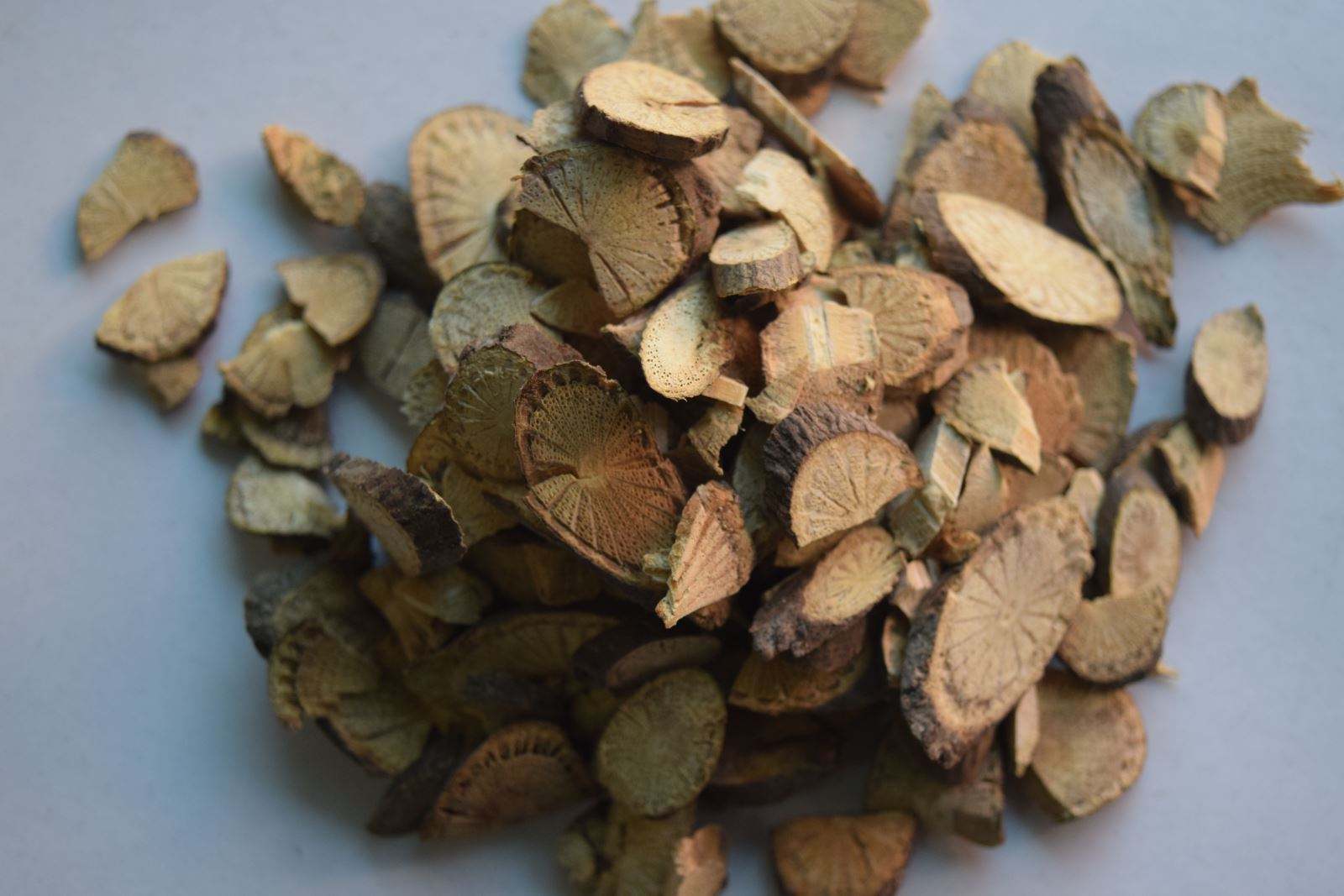 为防己科植物青藤及毛青藤的干燥根茎.主产于长江流域及其以南各地.