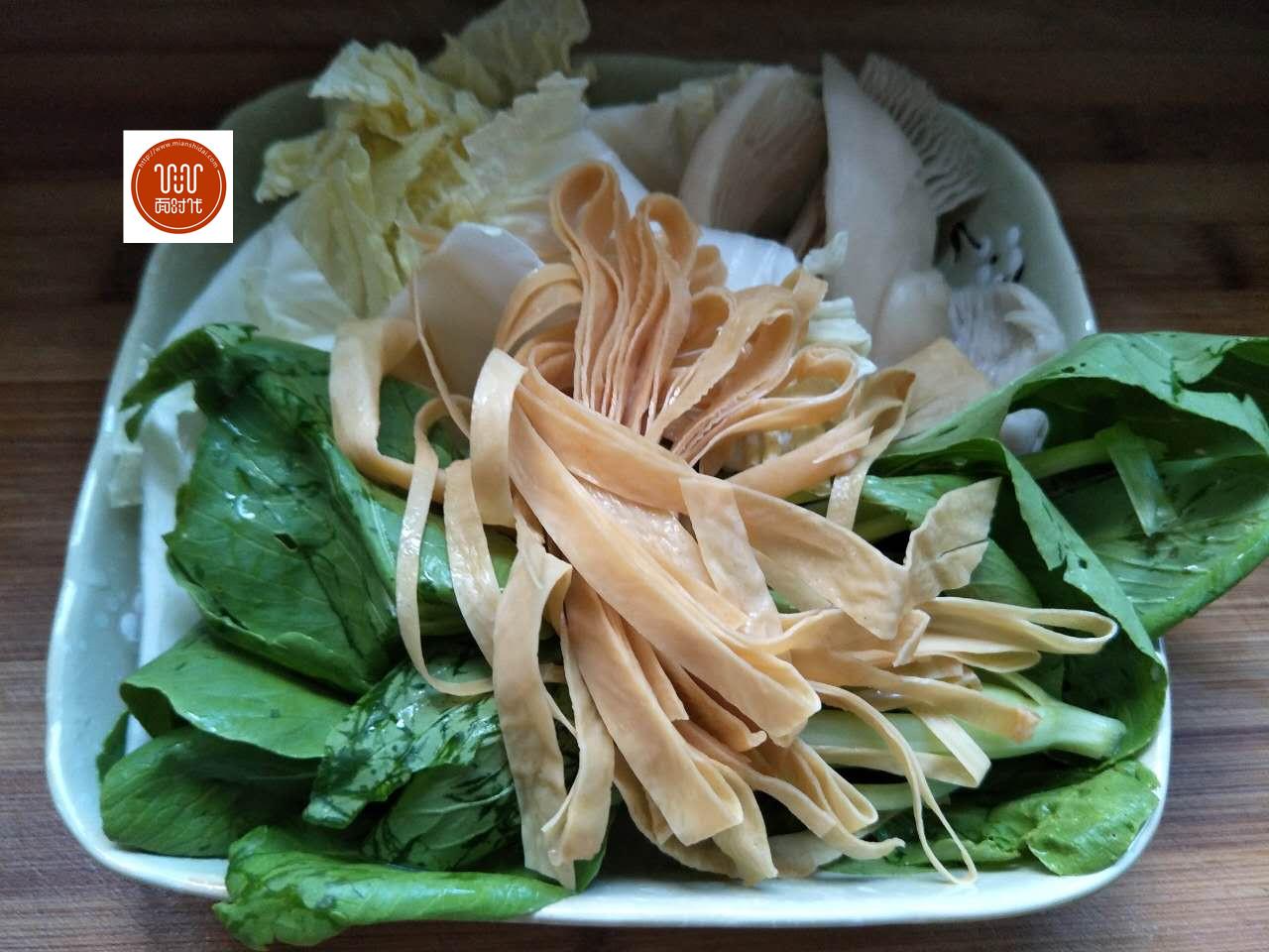 麻辣燙最簡單的做法,麻辣燙最簡單的做法沒有火鍋底料