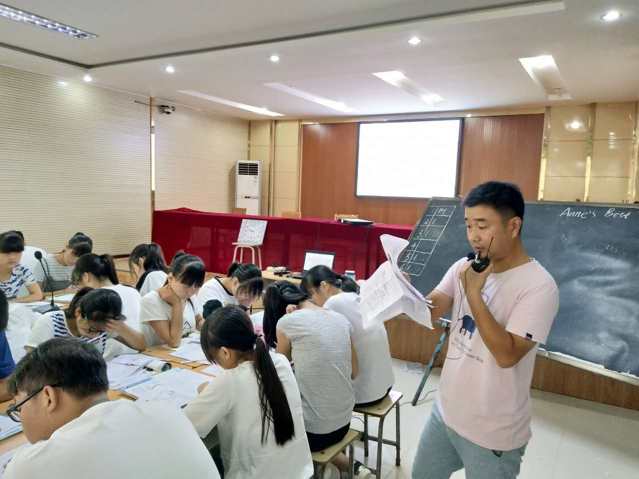 充电学习、深入课改—鲁山二高在炎热酷暑中迎来‘学前周’