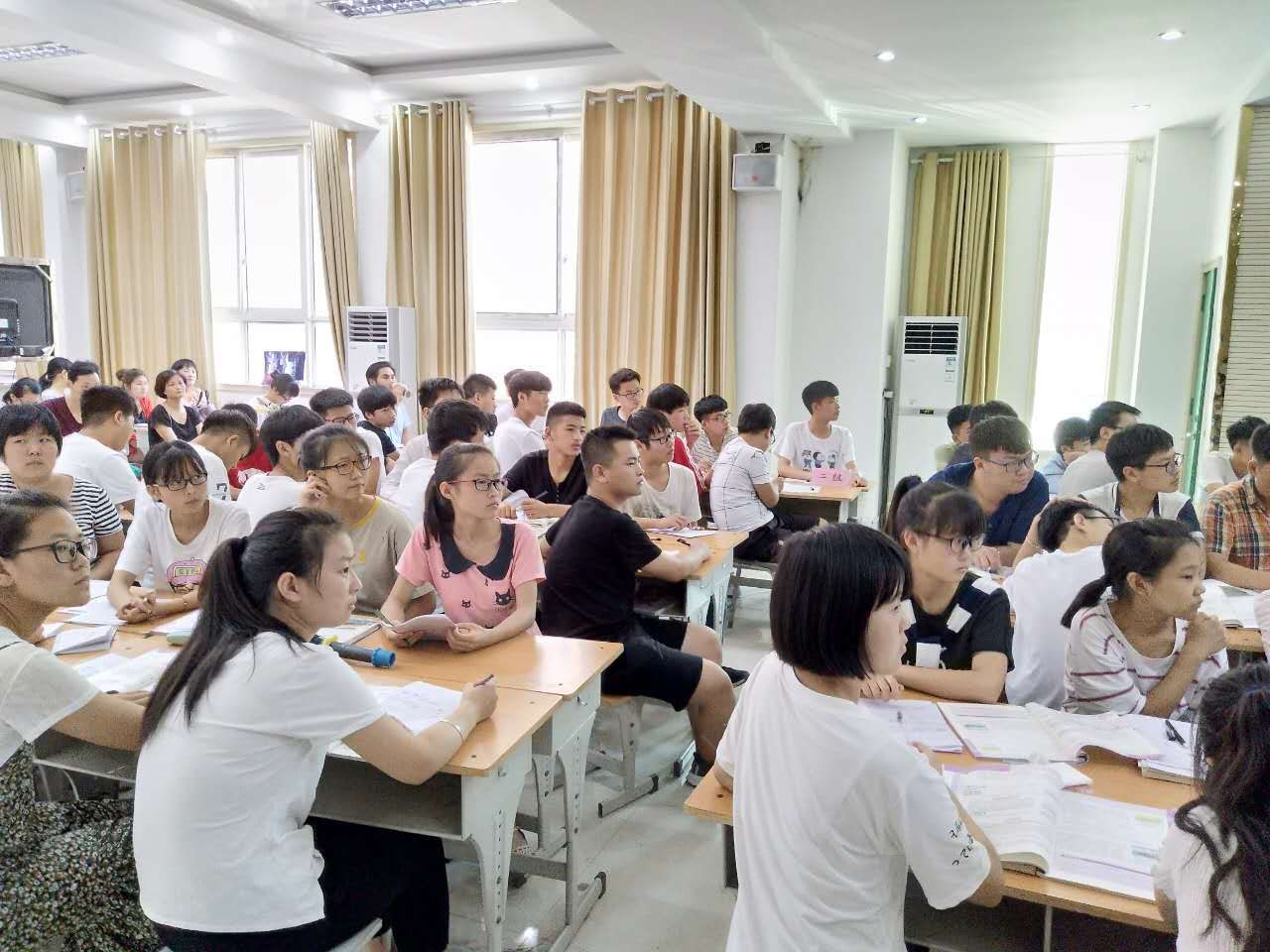 充电学习、深入课改—鲁山二高在炎热酷暑中迎来‘学前周’