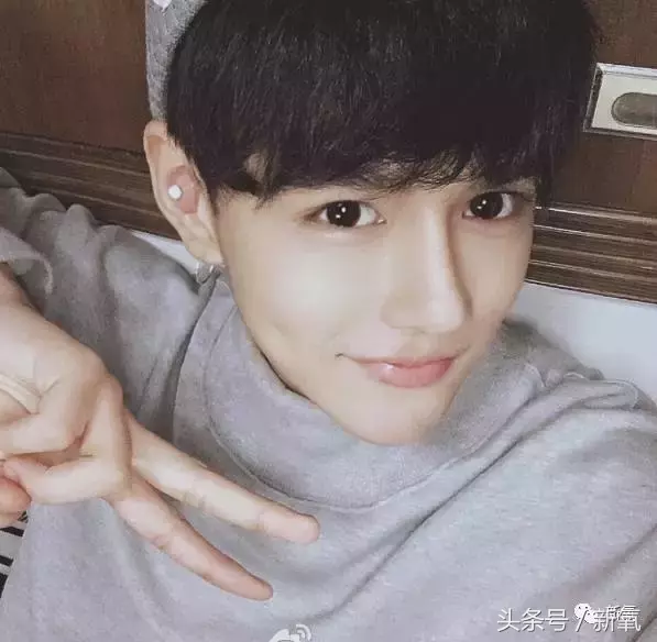 王俊凯的大学同学全是网红脸版张柏芝张天爱啊！