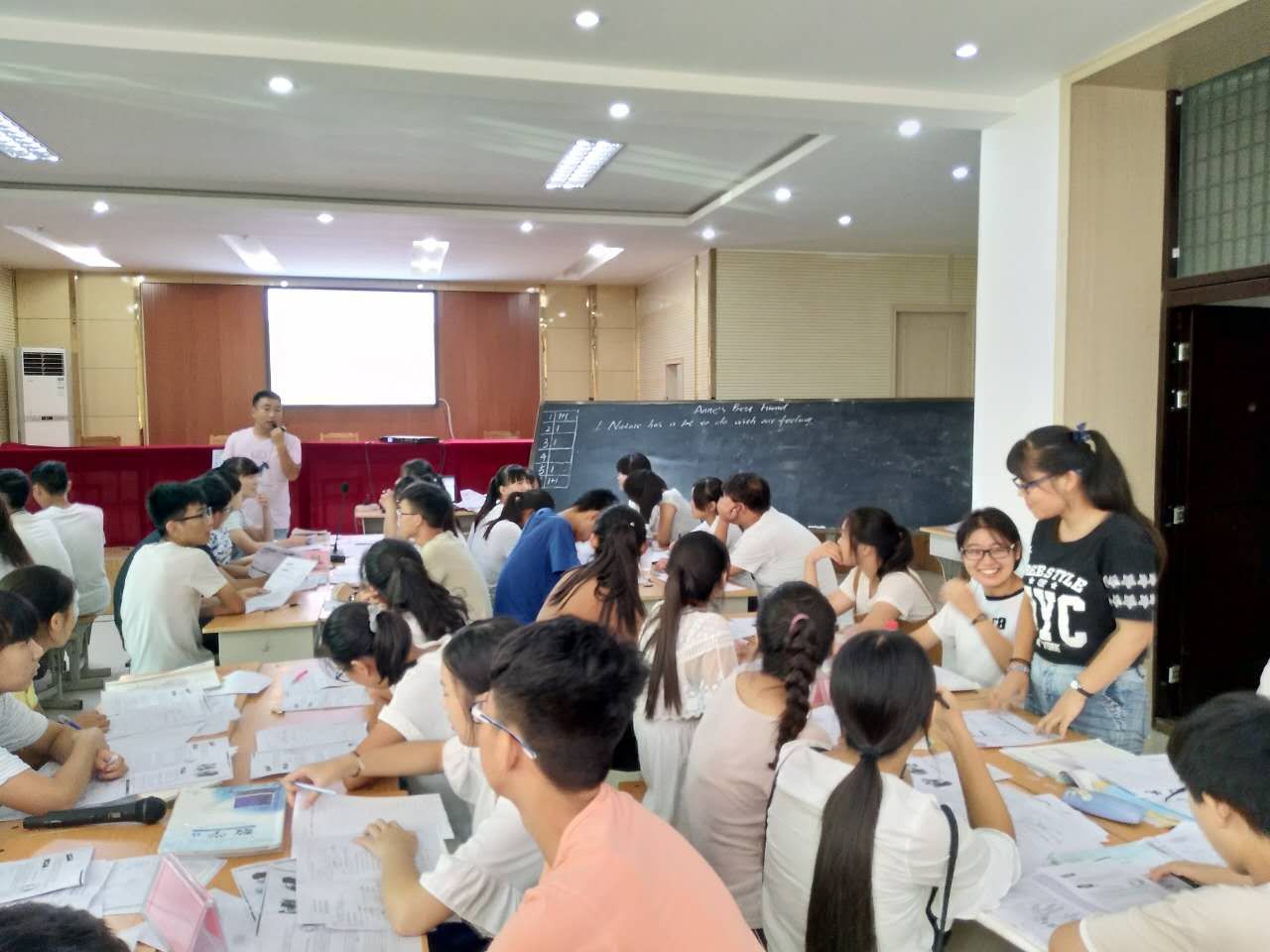 充电学习、深入课改—鲁山二高在炎热酷暑中迎来‘学前周’