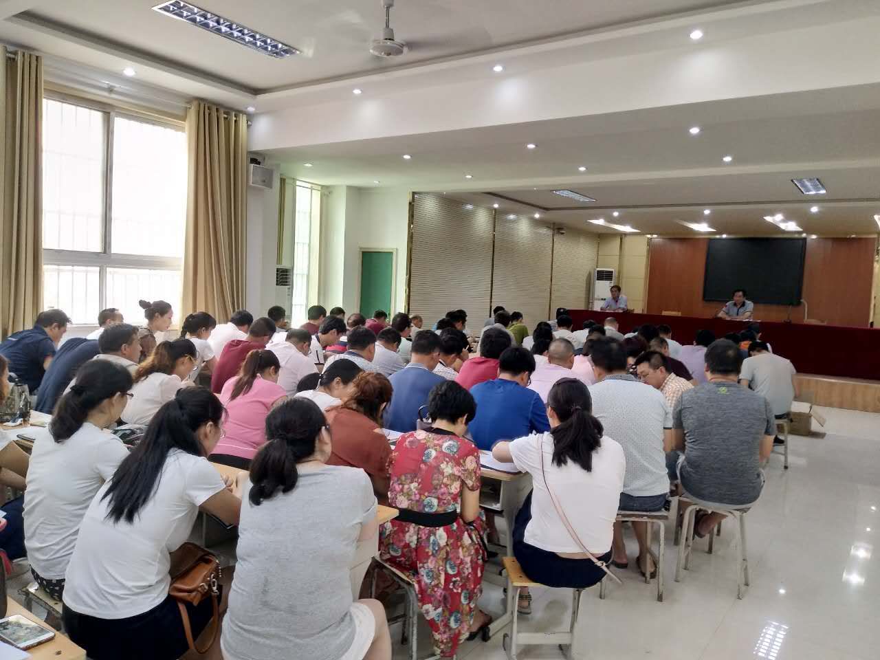 充电学习、深入课改—鲁山二高在炎热酷暑中迎来‘学前周’