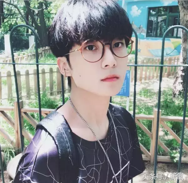 王俊凯的大学同学全是网红脸版张柏芝张天爱啊！