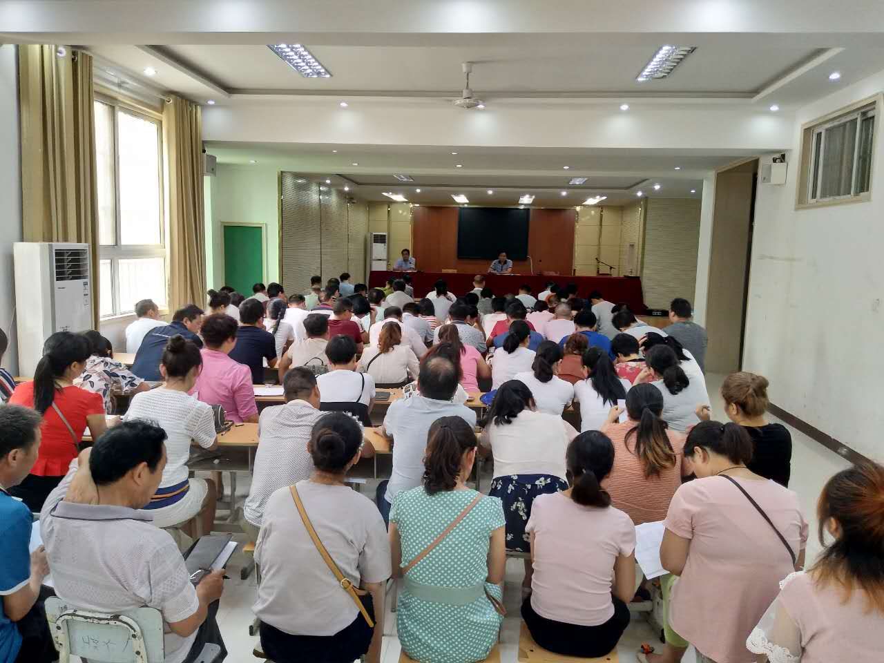 充电学习、深入课改—鲁山二高在炎热酷暑中迎来‘学前周’