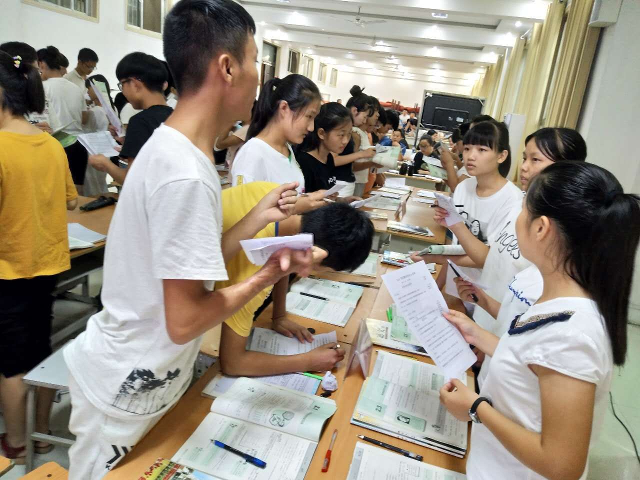 充电学习、深入课改—鲁山二高在炎热酷暑中迎来‘学前周’