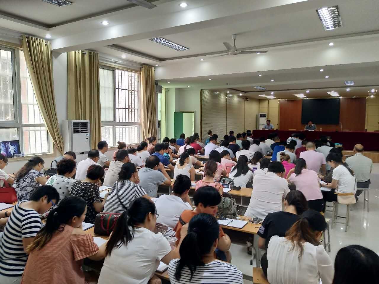 充电学习、深入课改—鲁山二高在炎热酷暑中迎来‘学前周’