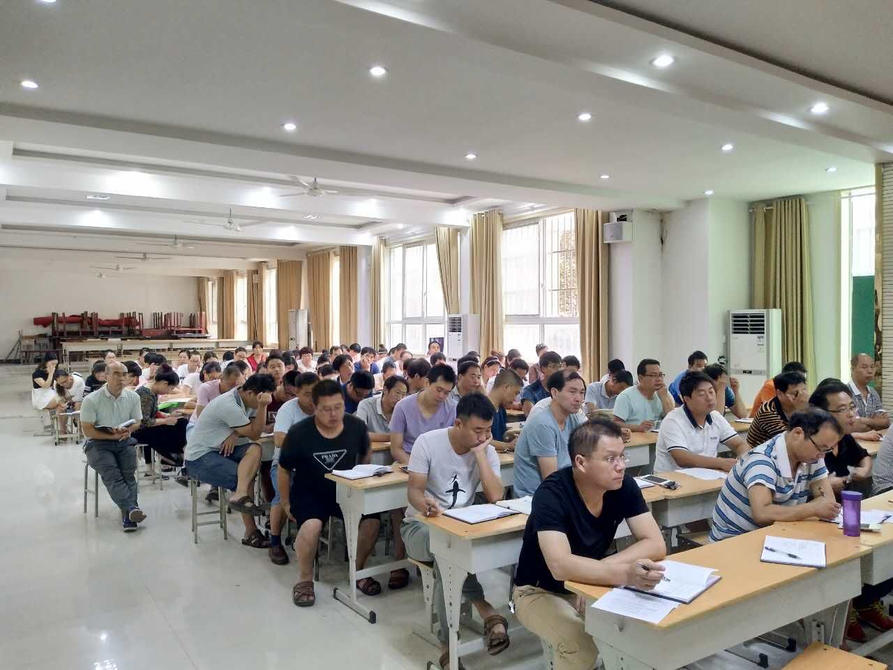 充电学习、深入课改—鲁山二高在炎热酷暑中迎来‘学前周’