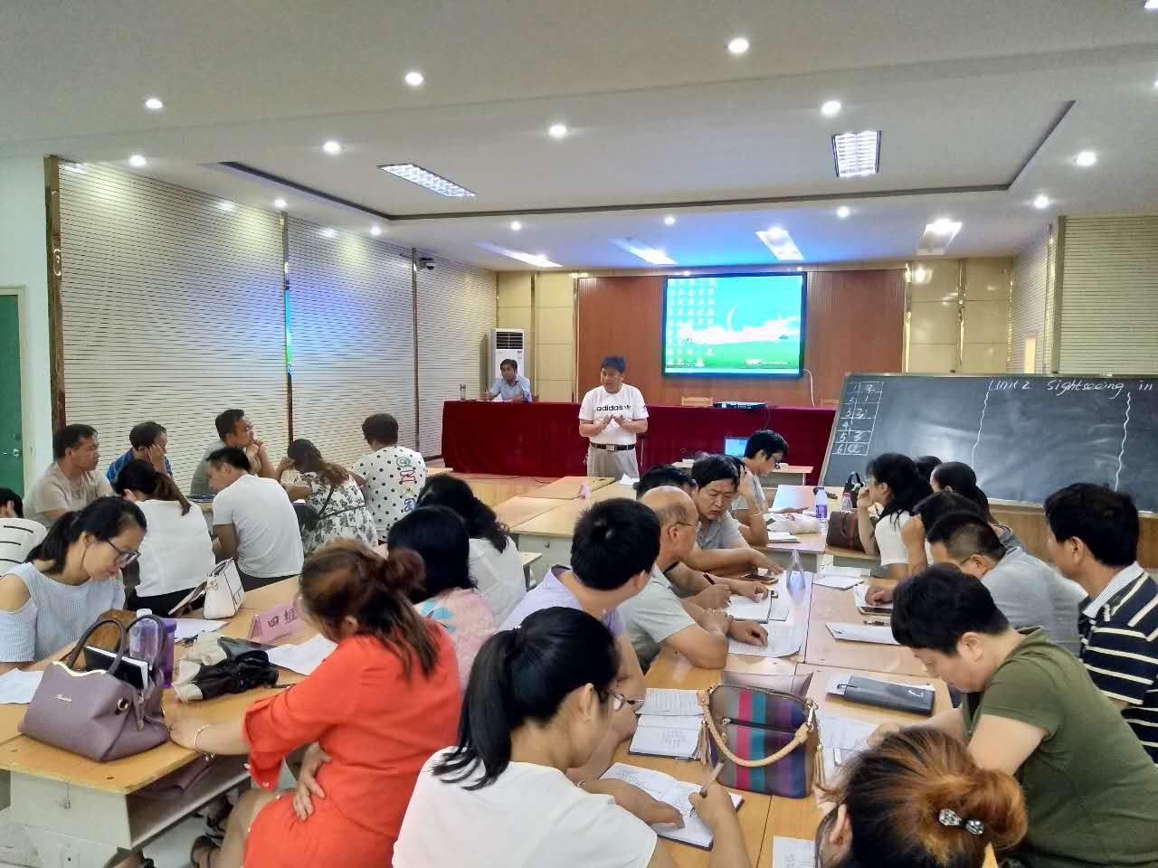 充电学习、深入课改—鲁山二高在炎热酷暑中迎来‘学前周’