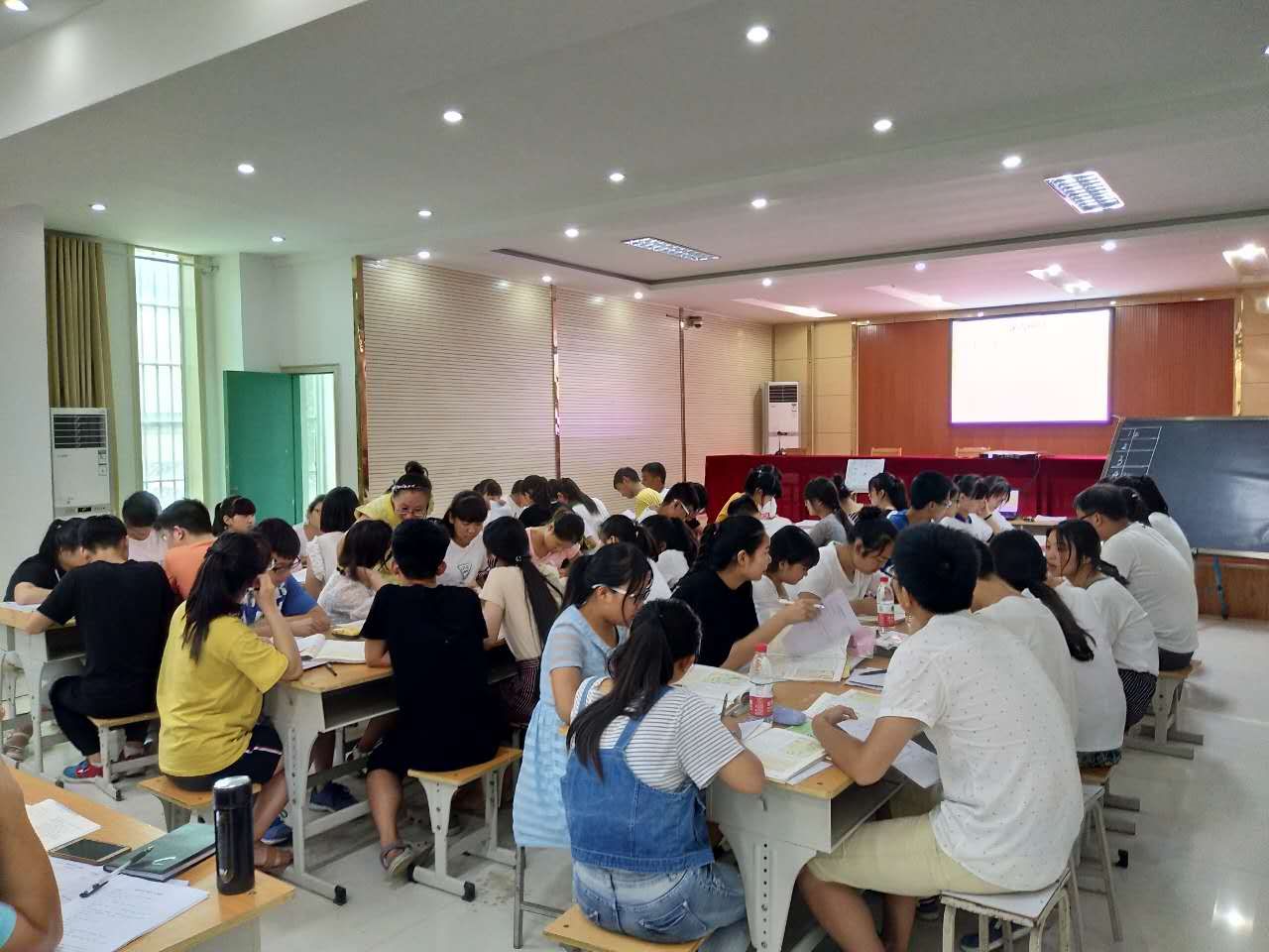 充电学习、深入课改—鲁山二高在炎热酷暑中迎来‘学前周’