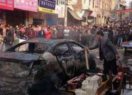 档把佛珠、后视镜挂件、中控台摆件、车尾壁虎，你中了多少枪？