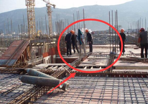 这对夫妇回老家自己建房，才花48万，大家都说好丑，你觉得呢？
