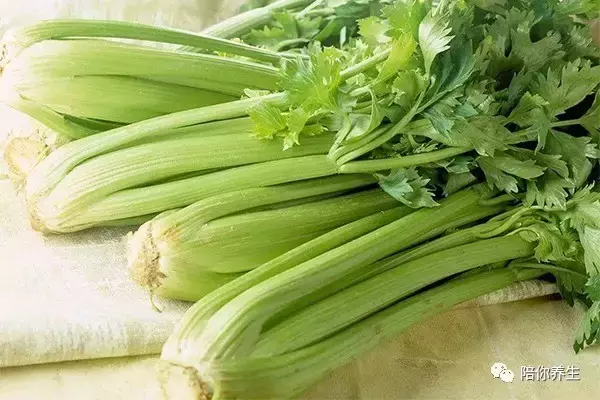 高血压吃什么食物好 家家都有的它 便宜又管用