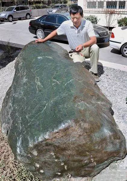 如果你在新疆罗布泊无人区捡到这些石头，你就是百万富翁了