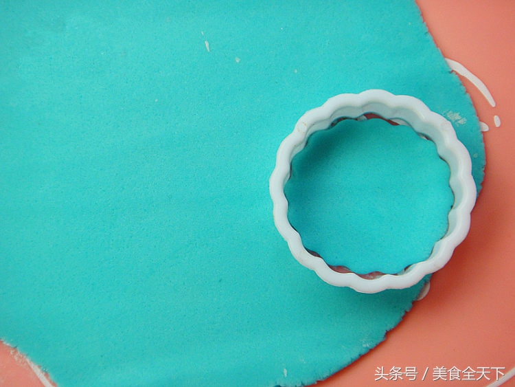 藍(lán)色妖姬翻糖蛋糕,藍(lán)色妖姬翻糖蛋糕百科