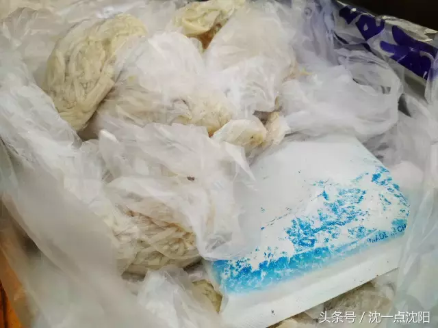 铁西百货后身胡同里深藏不露的老摊位飘的都是地道的“沈阳一绝”