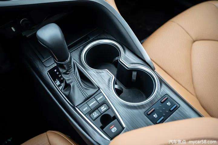 补全细节短板，实力全面提升，试驾新款丰田凯美瑞