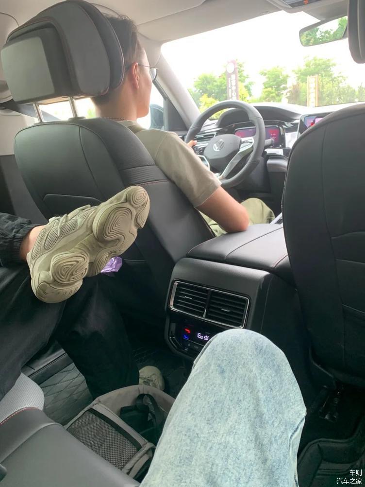 气势压制一切，35岁男人的梦想大七座！试驾上汽大众途昂家族