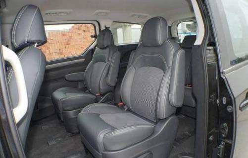 上汽大通g10售13.98万起 提供9座