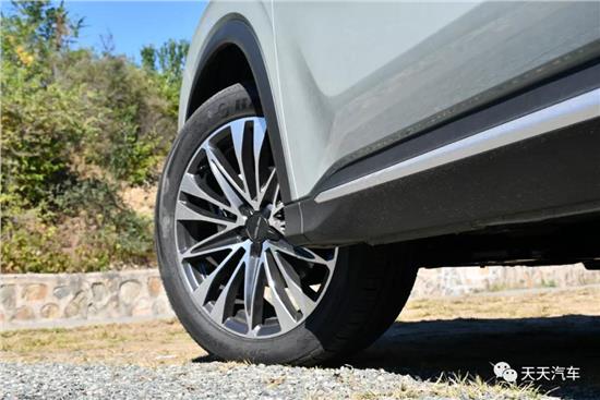 高性价比的6座SUV 全方位试驾风光新580