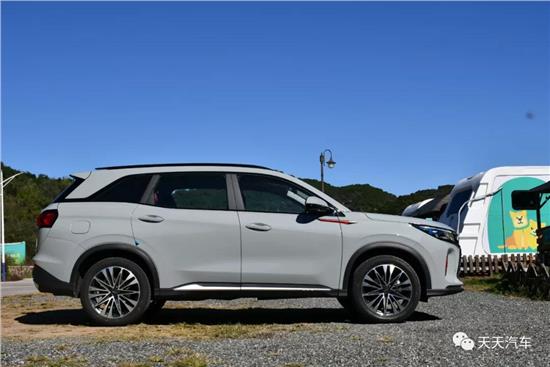 高性价比的6座SUV 全方位试驾风光新580