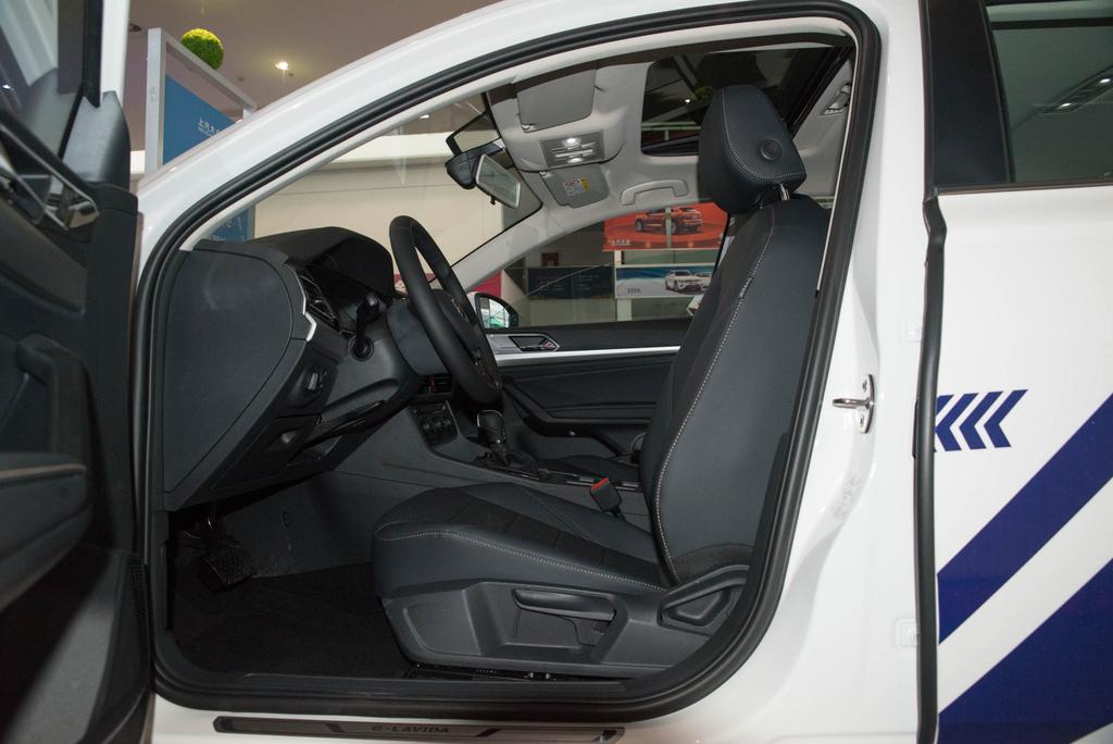 大众朗逸纯电降价45000，恭迎赏车试驾！