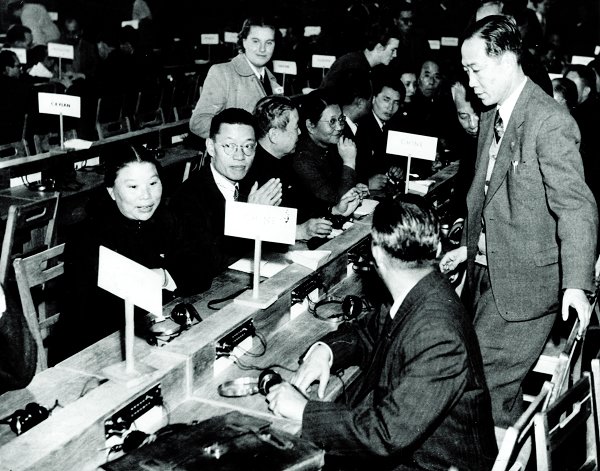 钱端升，中国政法大学首任校长，顶着机关枪发表演讲，铁骨铮铮