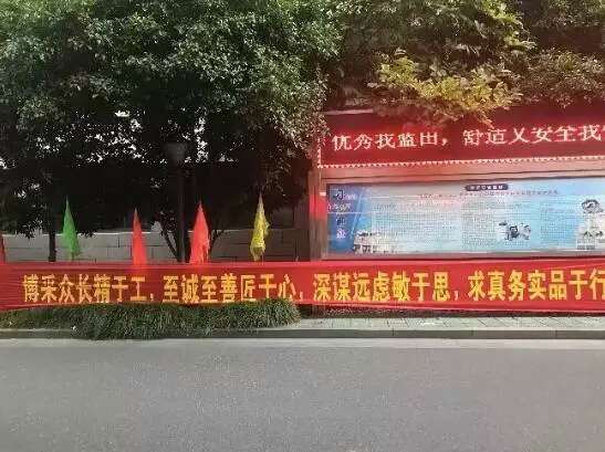 看，浙大迎新标语又出幺蛾子！一人我饮酒醉，迎接学妹不喊累！