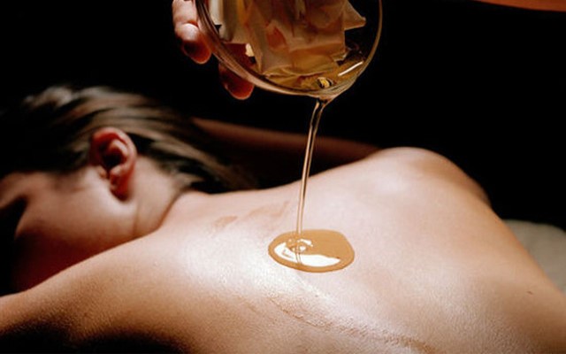 秋天排汗少，想要排毒轻体，缓解疲劳，改善睡眠？试试精油开背呀