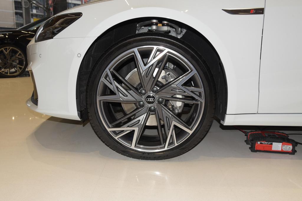 上汽奥迪推A7L两款新车型，售价51.99万元