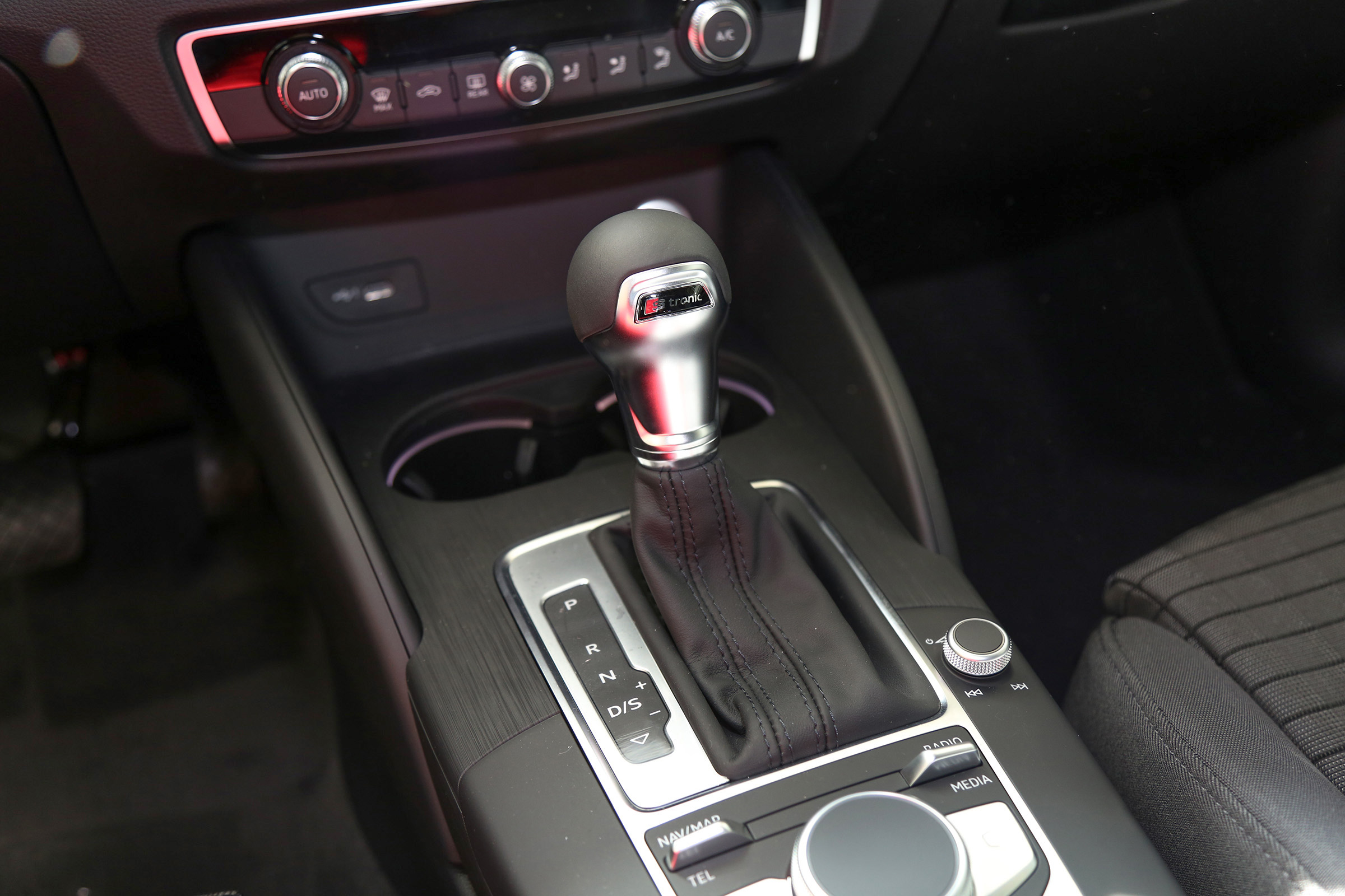 奥迪A3全面评测，奔驰A级无辜躺枪