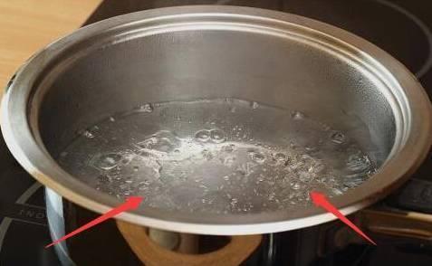 衛生間的馬桶又被堵住了？十年老師傅透漏幾個妙招，省錢方便！