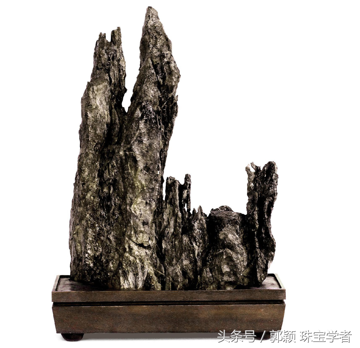 书桌上除了笔墨纸砚摆点什么好(书桌笔墨纸砚摆放)