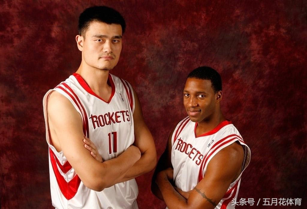 姚明在nba为什么受尊重(为何姚明能够立足NBA？他一语道出答案，连美国众观众都纷纷鼓掌)