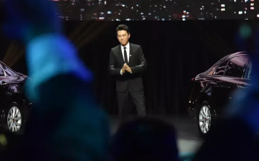 手下这个礼物靳东快泪奔了 有史以来第一次明星被汽车品牌代言