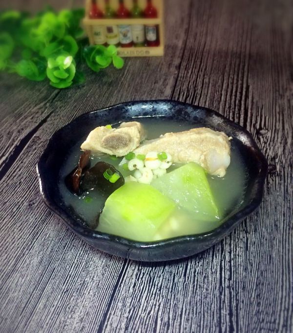 冬瓜薏米排骨汤的做法(美味养生汤谱大公开)