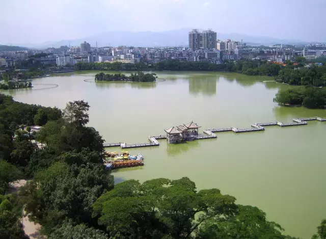会读巽寮湾的人寥寥无几,所在这座小城有着半城山色半城湖的美誉