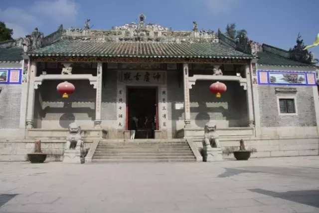 会读巽寮湾的人寥寥无几,所在这座小城有着半城山色半城湖的美誉