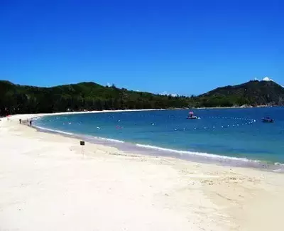 会读巽寮湾的人寥寥无几,所在这座小城有着半城山色半城湖的美誉