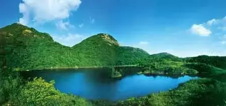 会读巽寮湾的人寥寥无几,所在这座小城有着半城山色半城湖的美誉