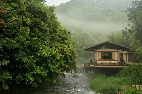 会读巽寮湾的人寥寥无几,所在这座小城有着半城山色半城湖的美誉