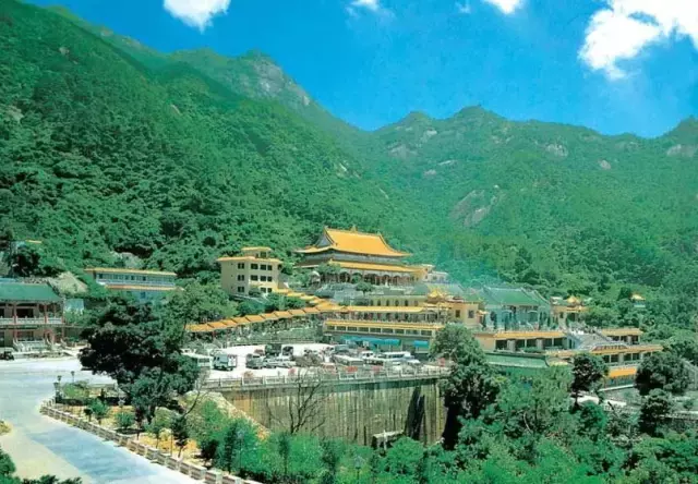 会读巽寮湾的人寥寥无几,所在这座小城有着半城山色半城湖的美誉