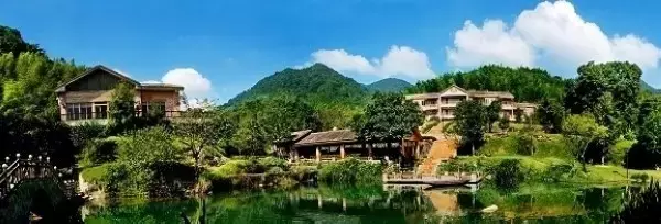 会读巽寮湾的人寥寥无几,所在这座小城有着半城山色半城湖的美誉