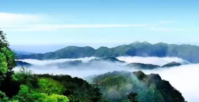 会读巽寮湾的人寥寥无几,所在这座小城有着半城山色半城湖的美誉