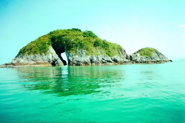 会读巽寮湾的人寥寥无几,所在这座小城有着半城山色半城湖的美誉