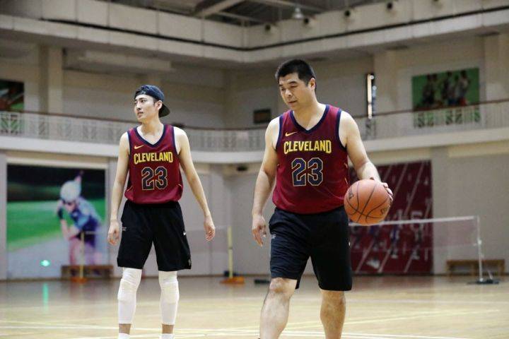 nba篮球衣服尺寸有哪些(新版NBA球衣尺码怎么选？)