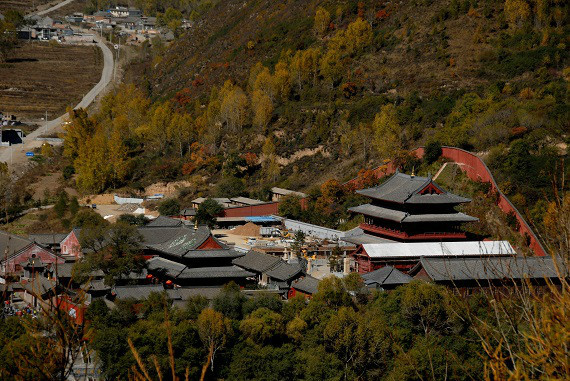 五台山文殊菩萨在哪个寺(国庆畅游五台山，供奉着五台山最大文殊菩萨的寺庙)